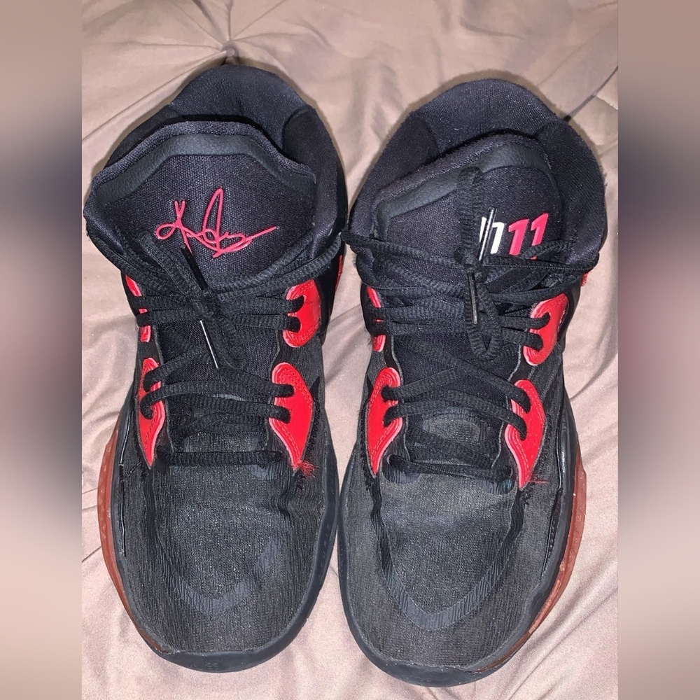 Grade School Nike Kyrie Basketball Shoes
